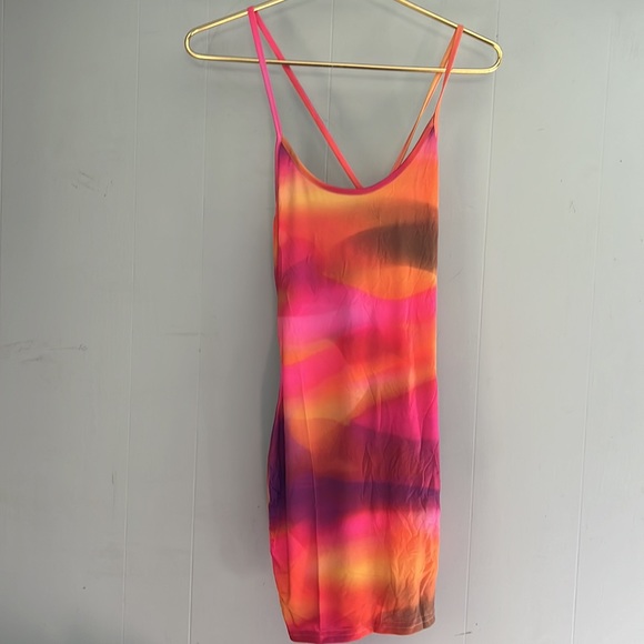 Prettylittlething | Abstract Print Asymmetrical Bodycon Dress - Picture 5 of 8